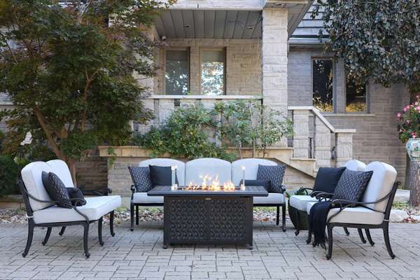 This is a photo of the outdoor furniture set at DOT Furniture.